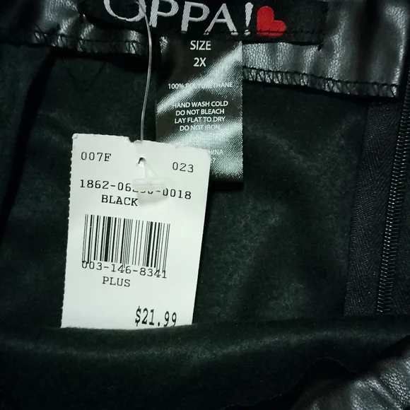 Sexy Faux Leather Mini Skirt - Picture 3 of 4